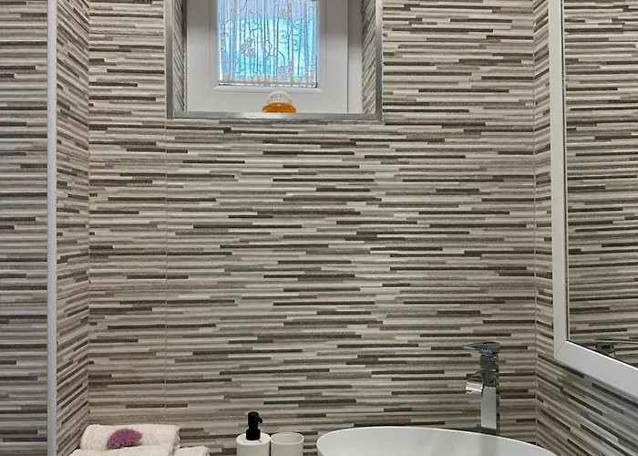 La Dependance * נוצ'י